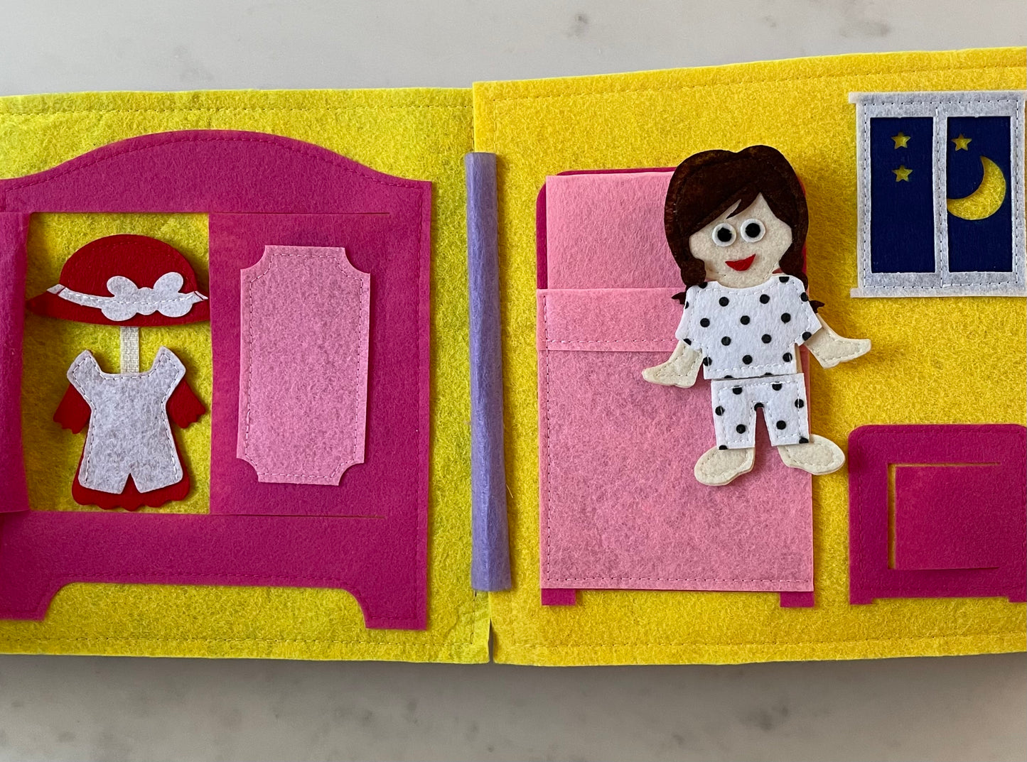 Quietbuch "Blumenfeld lila" inkl. Wunschname